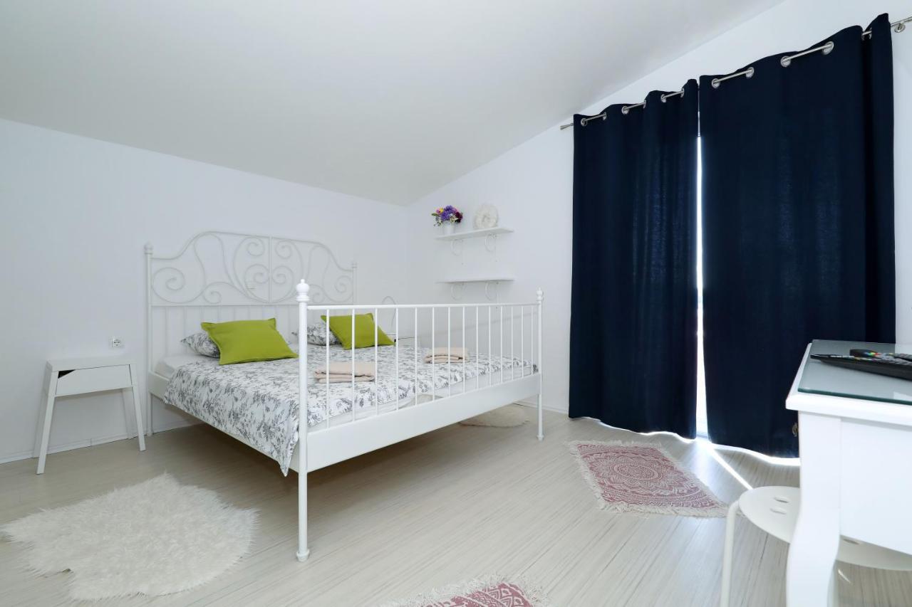 Apartment With Private Pool Sukosan Bagian luar foto