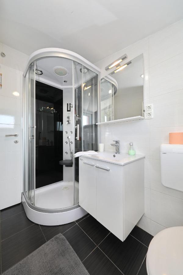 Apartment With Private Pool Sukosan Bagian luar foto